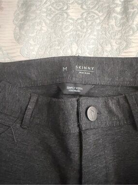 Simply Vera Wang gray skinny pants.